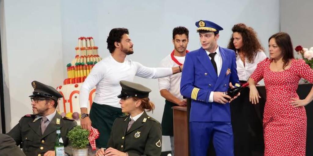 Szene aus Donizettis "L'elisir d'amore" am Mailänder Flughafen Malpensa (Pressebild).