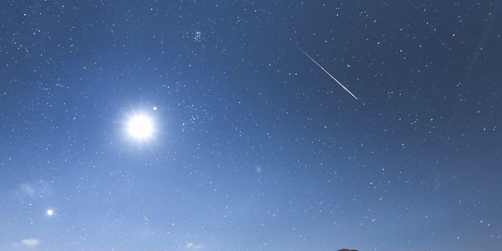 Dieses Jahr werden die Perseiden-Sternschnuppen noch besser zu sehen sein als 2012 (im Bild: Sternwarte Arosa) - denn diesmal ist Neumond. Dieses Jahr werden die Perseiden-Sternschnuppen noch besser zu sehen sein als 2012 (im Bild: Sternwarte Arosa) - denn diesmal ist Neumond.