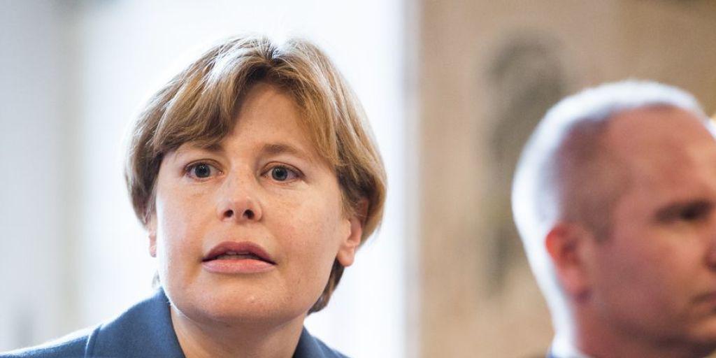 Esther Friedli, die Freundin von SVP-Präsident Toni Brunner, soll für die SVP den zweiten Sitz im St. Galler Regierungsrat holen. Hier an der MK neben dem bereits gewählten SVP-Regierungsrat Stefan Kölliker Esther Friedli, die Freundin von SVP-Präsident Toni Brunner, soll für die SVP den zweiten Sitz im St. Galler Regierungsrat holen. Hier an der MK neben dem bereits gewählten SVP-Regierungsrat Stefan Kölliker