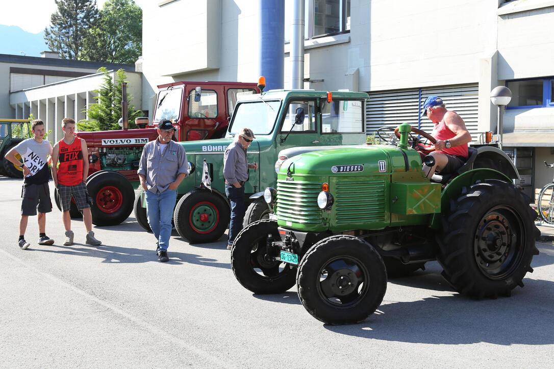 Rheintalausfahrt Oldie-Traktoren, Salez/Sennwald