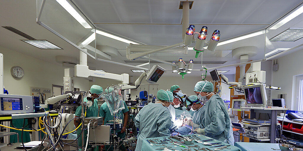 Das Schweizer Gesundheitswesen ist eines der teuersten der Welt. Die Kosten wachsen in den n&auml;chsten Jahren ungebremst weiter. (Archivbild)