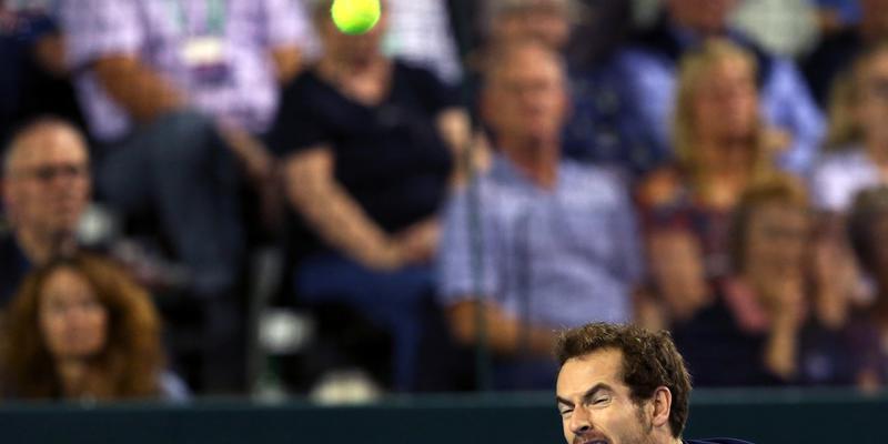 Andy Murray muss auf Sand dem Ball nachjagen