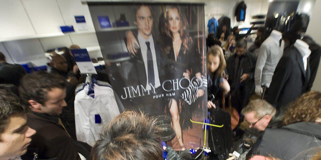 Die Luxus-Schuhmarke Jimmy Choo gehört neu dem US-Modekonzern Michael Kors. Der Kaufpreis betrug umgerechnet 1,1 Milliarden Franken. (Archiv)