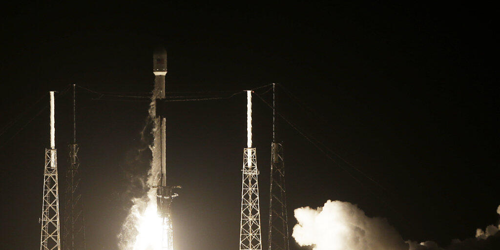 Am US-Weltraumbahnhof Cape Canaveral in Florida ist eine Rakete mit der ersten israelischen Mondsonde gestartet - die Falcon-9-Rakete des Weltraumunternehmens SpaceX hob am Donnerstagabend (Ortszeit) ab.