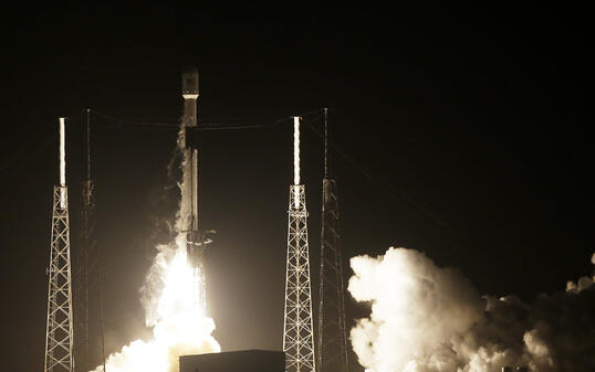 Am US-Weltraumbahnhof Cape Canaveral in Florida ist eine Rakete mit der ersten israelischen Mondsonde gestartet - die Falcon-9-Rakete des Weltraumunternehmens SpaceX hob am Donnerstagabend (Ortszeit) ab.