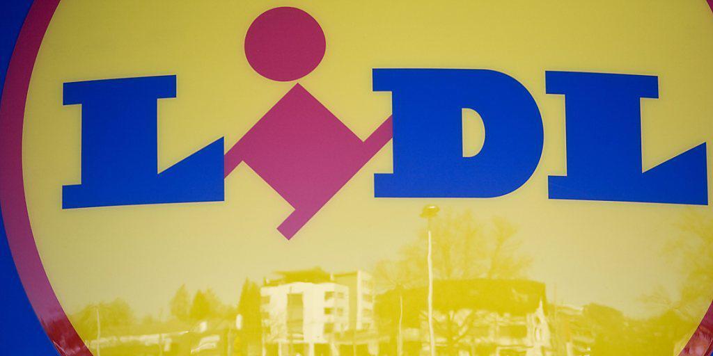 Plastikmilchtüten und historische Bierdosen: Lidl setzt in Tschechien auf den Retrotrend.