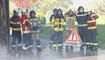 Schluss&uuml;bung beim Kurs f&uuml;r neue Feuerwehrleute beim "Restaurant L&ouml;wen&raquo; in Gamprin-Bendern.