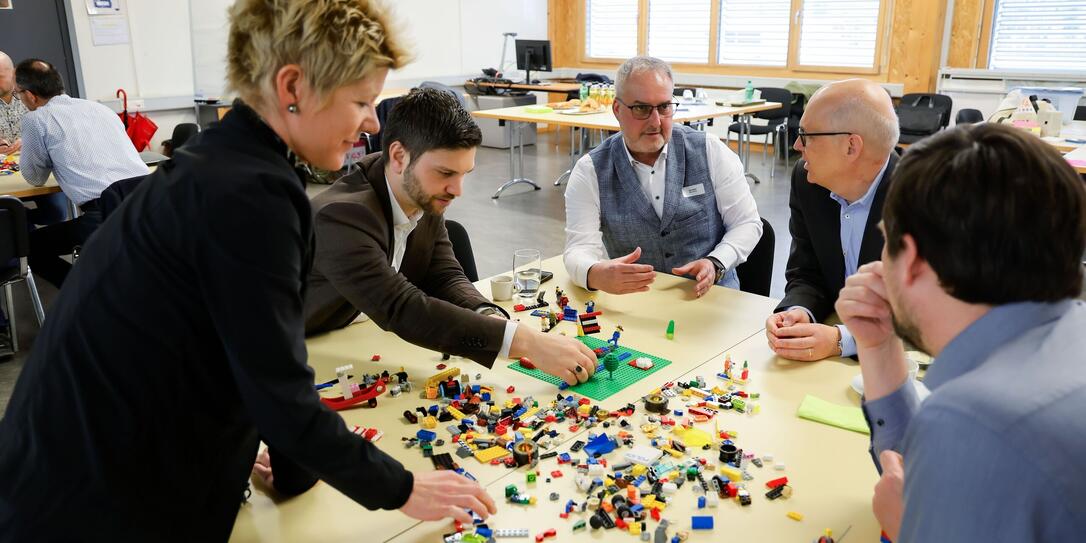 Liechtenstein Vaduz Mobilitaetshackathon Regierungsraetin Grazielle Marok-Wachter Vorsteher Johannes Hasler Liechtenstein Vaduz Mobilitaetshackathon Regierungsraetin Grazielle Marok-Wachter Vorsteher Johannes Hasler