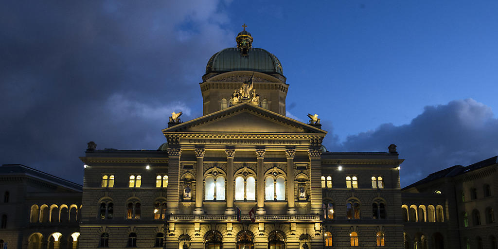 Auf die Parlamentarierinnen und Parlamentarier wartet eine reich befrachtete Herbstsession mit langen Sitzungen. Zur Debatte stehen unter anderem die Altersvorsorge und die Energiestrategie. (Archivbild)