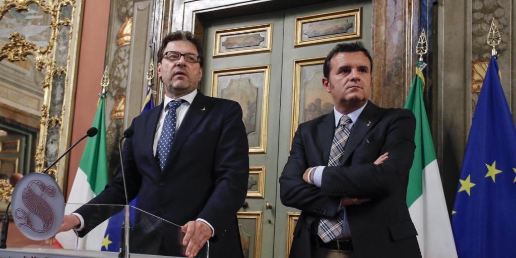 Das EU-Freihandelsabkommen mit Kanada steht auf der Kippe. Italiens neuer Agrarminister Gian Marco Centinaio (rechts) kündigte an, dass sein Land den Vertrag nicht unterschreiben werde. (Archiv)