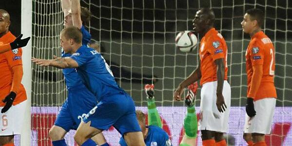 Island bejubelt das Tor zum 2:0 gegen Holland