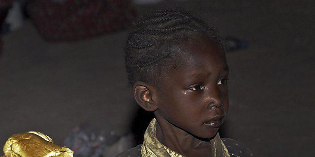 Vor Boko Haram gerettet: Kind mit Brot in Nigeria (Symbolbild)
