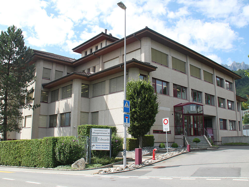 Das US-Medizinaltechnikunternehmen Edward Lifesciences will seinen Standort im luzernischen Horw in Etappen bis Mitte des Jahres 2018 schliessen, die Mehrheit der 250 Mitarbeitenden soll dabei die Firma bis Ende Januar 2018 verlassen.