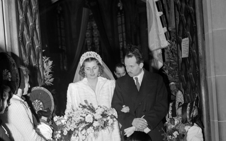 HOCHZEIT, HEIRAT, GRAEFIN, SCHLEIER, BRAUTSTRAUSS, BRAUT, BRAEUTIGAM, BRAUTPAAR, FUERST, FUERSTIN, TRACHTENMAEDCHEN,