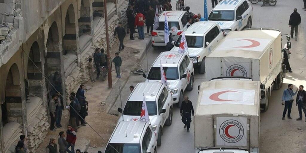 Am 5. März erreichte eine grosse Hilfslieferung Ost-Ghuta. Beteiligt waren neben dem Internationalen Komitee vom Roten Kreuz (IKRK) auch der Syrische Rote Halbmond und mehrere Uno-Agenturen. Der Versuch musste abgebrochen werden, nachdem der Konvoi unter Beschuss geraten war. (Archiv)