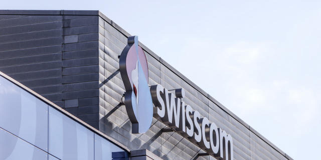 Logo von Swisscom am Hauptsitz in Bern