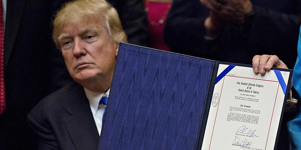 Mit einem Federstrich: US-Präsident Donald Trump hat soeben Obamas Klimapolitik beendet - mit einem Dekret im Weissen Haus.