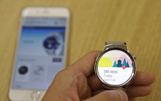 Austausch unter Rivalen: Neue Android Wear Uhren sind kompatibel mit Apples iPhones