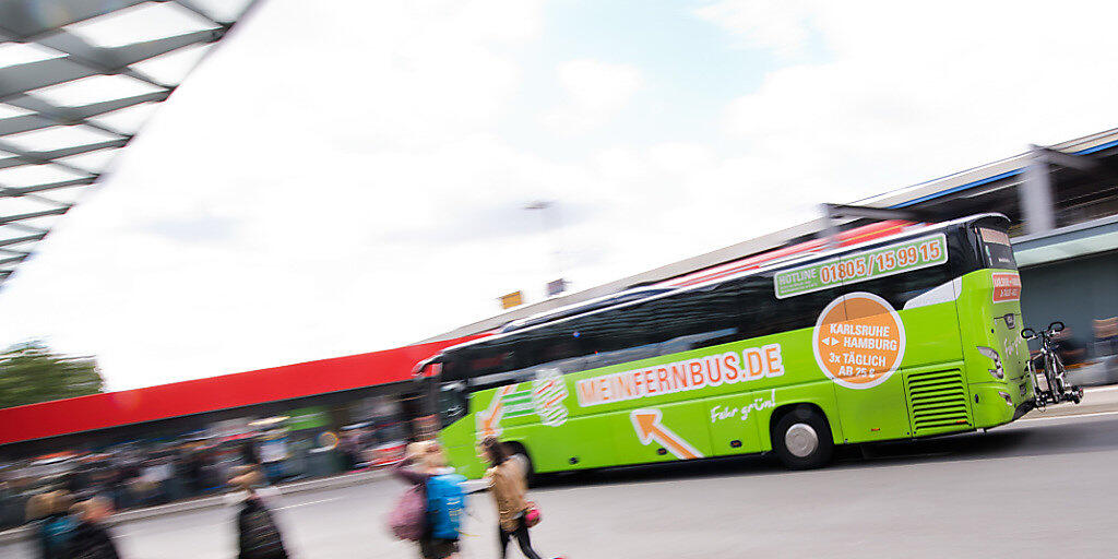 Flixbus steigt in Deutschland auf den Zug um: Das bisherige reine Bus-Unternehmen bietet neu ab März auch Zugreisen zwischen Hamburg und Köln sowie zwischen Berlin und Stuttgart an.  (Archivbild)