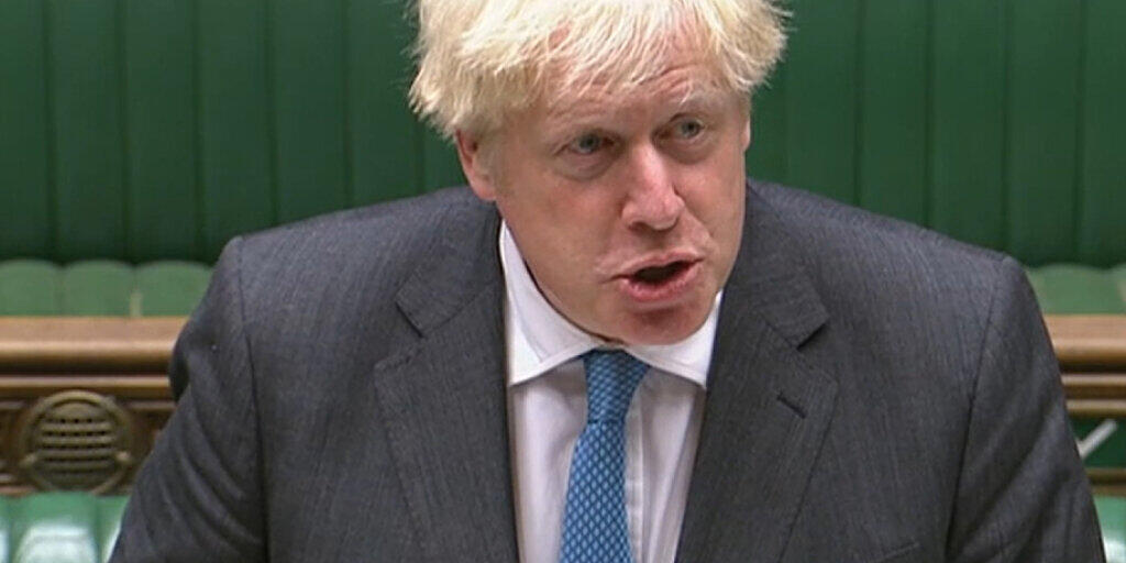 HANDOUT - Boris Johnson, Premierminister von Großbritannien, spricht im britischen Unterhaus, wo er an den «Prime Minister's Questions» («Fragen an den Premierminister»), teilnimmt. Foto: House Of Commons/PA Wire/dpa - ACHTUNG: Nur zur redaktionellen Verwendung im Zusammenhang mit der aktuellen Berichterstattung und nur mit vollständiger Nennung des vorstehenden Credits