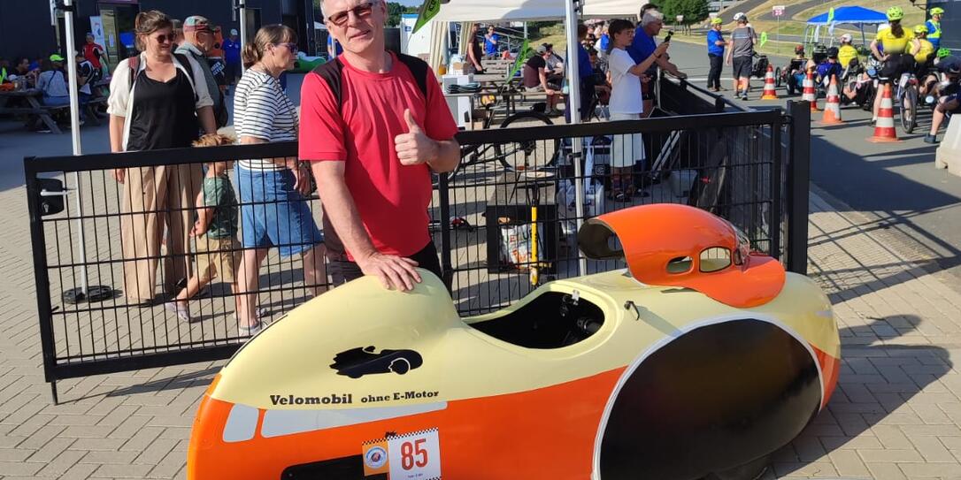 Peter Ender mit seinem Velomobil an der WM in Sittard/Geleen in Holland.