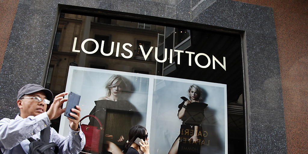 Vor allem Touristen wollen auch am Sonntag shoppen. Paris öffnet darum die Tore der Konsumtempel ab dieser Woche auch an Sonntagen. (Symbolbild)