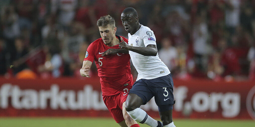 Ferland Mendy (rechts) bestritt bislang vier Länderspiele für Frankreich. Nun wechselt der Linksverteidiger von Lyon zu Real Madrid