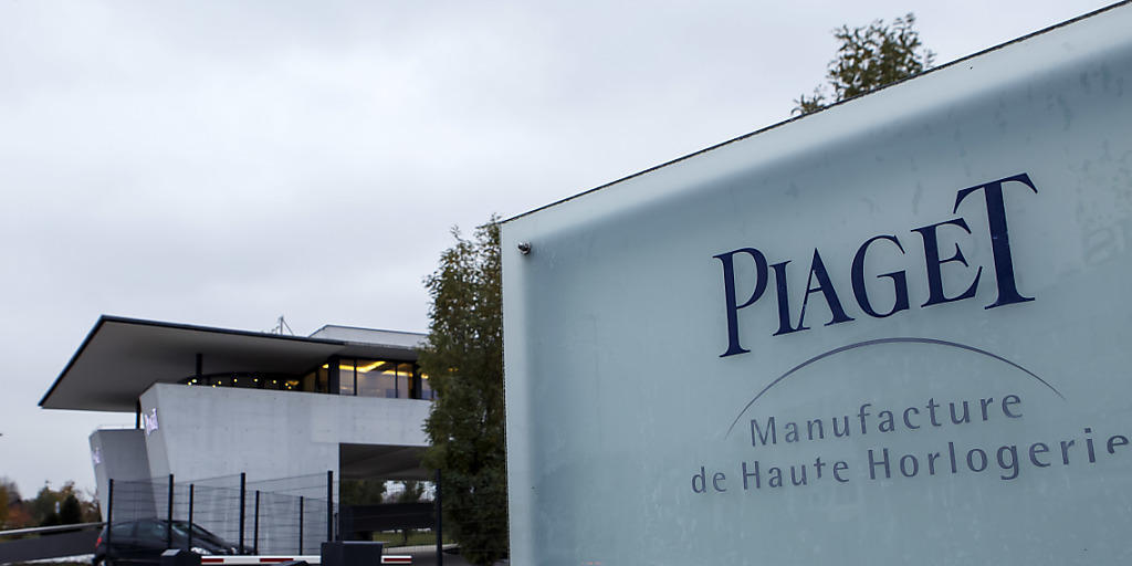 Unter anderem bei Piaget baut Richemont Stellen ab. Dagegen protestierten am Donnerstag laut Angaben der Unia rund 400 Personen.