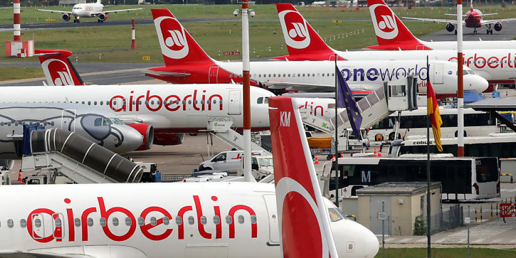 Maschinen der insolventen Fluggesellschaft Air Berlin am Flughafen Berlin-Tegel: Bis Mitte Oktober sollen die Übernahmeverhandlungen mit Lufthansa und Easyjet abgeschlossen sein.