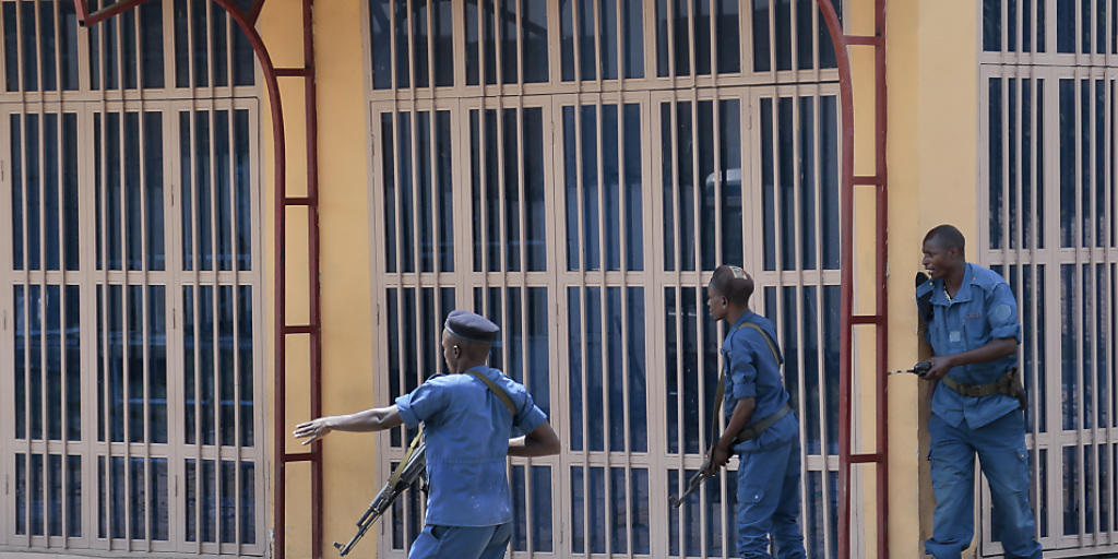 Polizeieinsatz in Bujumbura, der Hauptstadt Burundis. Gewalt ist in dem ostafrikanischen Land allgegenwärtig. (Archivbild)