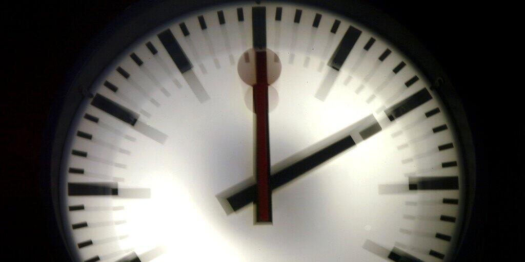 Ende der Sommerzeit: in der Nacht auf Sonntag wurden die Uhren um drei Uhr eine Stunde auf zwei Uhr zur&uuml;ckgedreht.