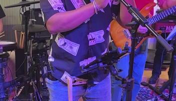 Raggae-Song: &laquo;Amin'Nay Agny&raquo; von Singer und Songwriter Cera von &laquo;Midnight Sky&raquo;