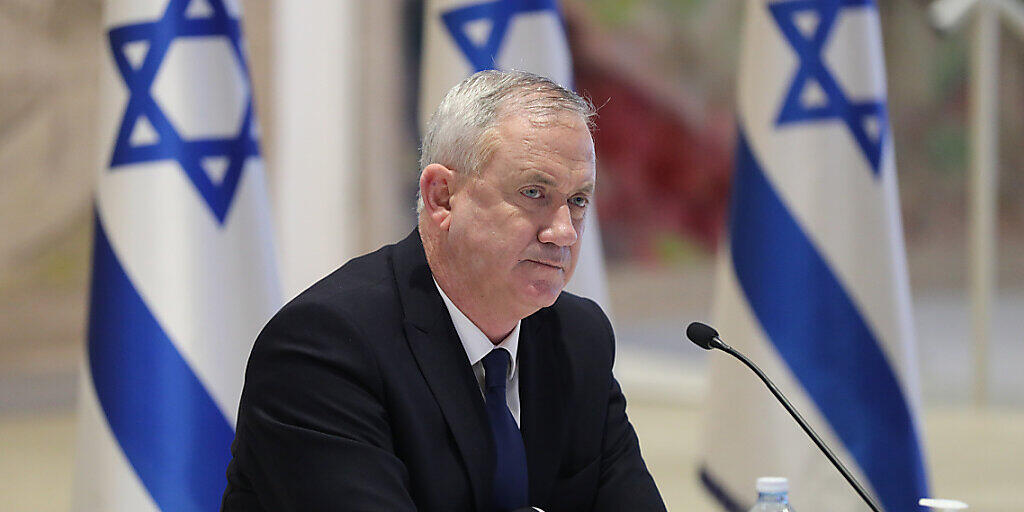 ARCHIV - Israels Verteidigungsminister Benny Gantz hat sich in Quarantäne begeben und unterzieht sich weiteren Untersuchungen. Foto: Abir Sultan/Pool European Pressphoto Agency/AP/dpa