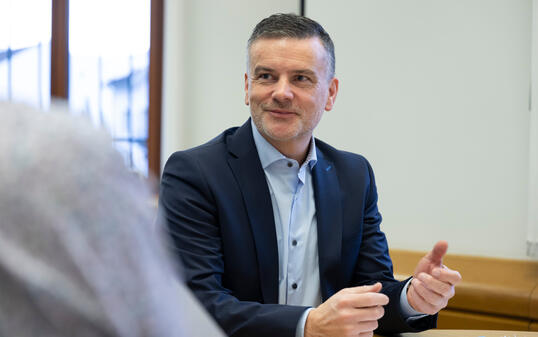 Für Peter Sele, Leiter Stabsstelle Regierungskanzlei, wird am Wahlsonntag eine lange Vorbereitungszeit zu Ende gehen.