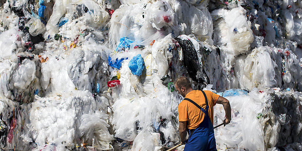 Abfallberg aus Plastik bei einer Recycling-Frima im thurgauischen Eschlikon. (Archivbild)