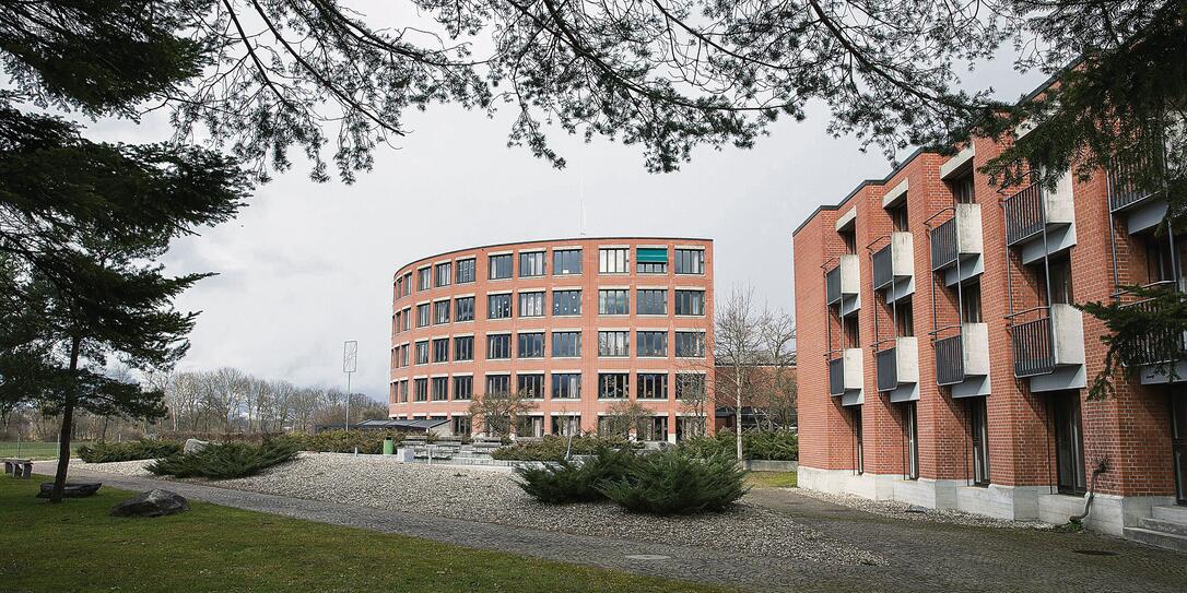 Gymnasium Vaduz Provisorium Schule 150225