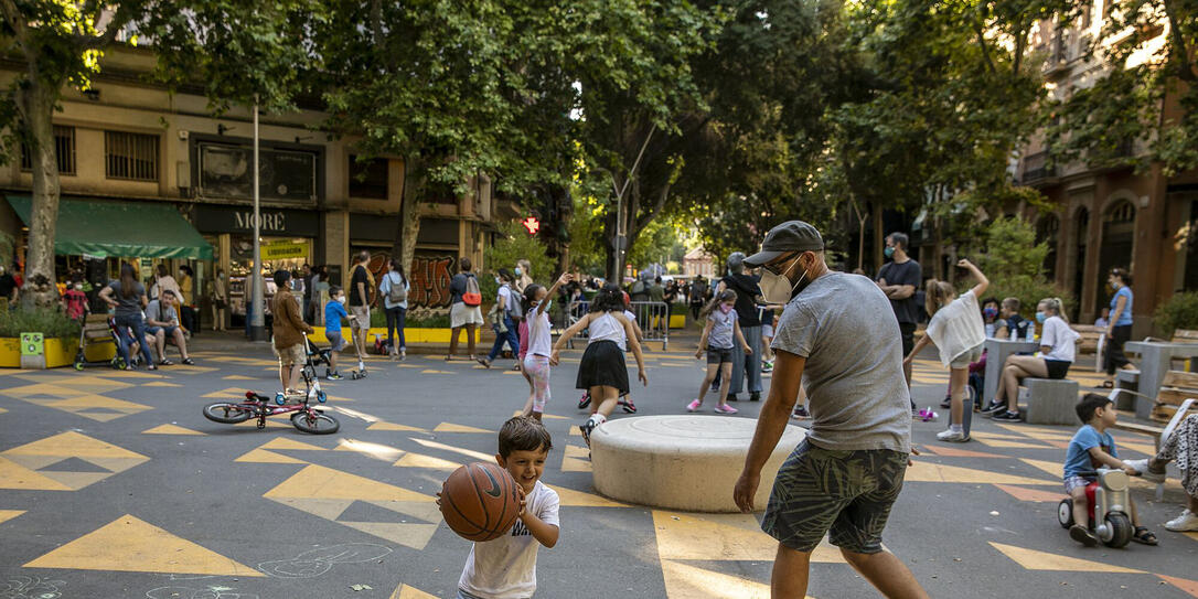 Barcelona kehrt langsam wieder zum Alltag zurück, doch das Infektionsrisiko steigt.