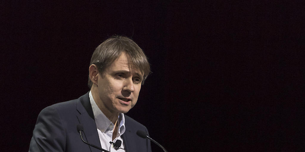 Der designierte neue FCB-Präsident Bernhard Burgener stellt in der St. Jakobshalle sein Konzept den Klubmitgliedern vor