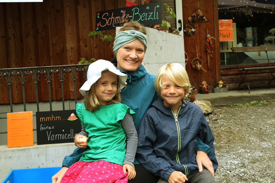 Herbstmarkt in der Alten Schmitte und Moosaik Regalladen, Buchs