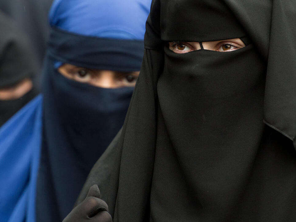 Das dänische Parlament hat ein Gesetz verabschiedet, das muslimischen Frauen das Tragen von Ganzkörperschleiern (Burka) und Gesichtsschleiern (Nikab) untersagt. (Symbolbild)