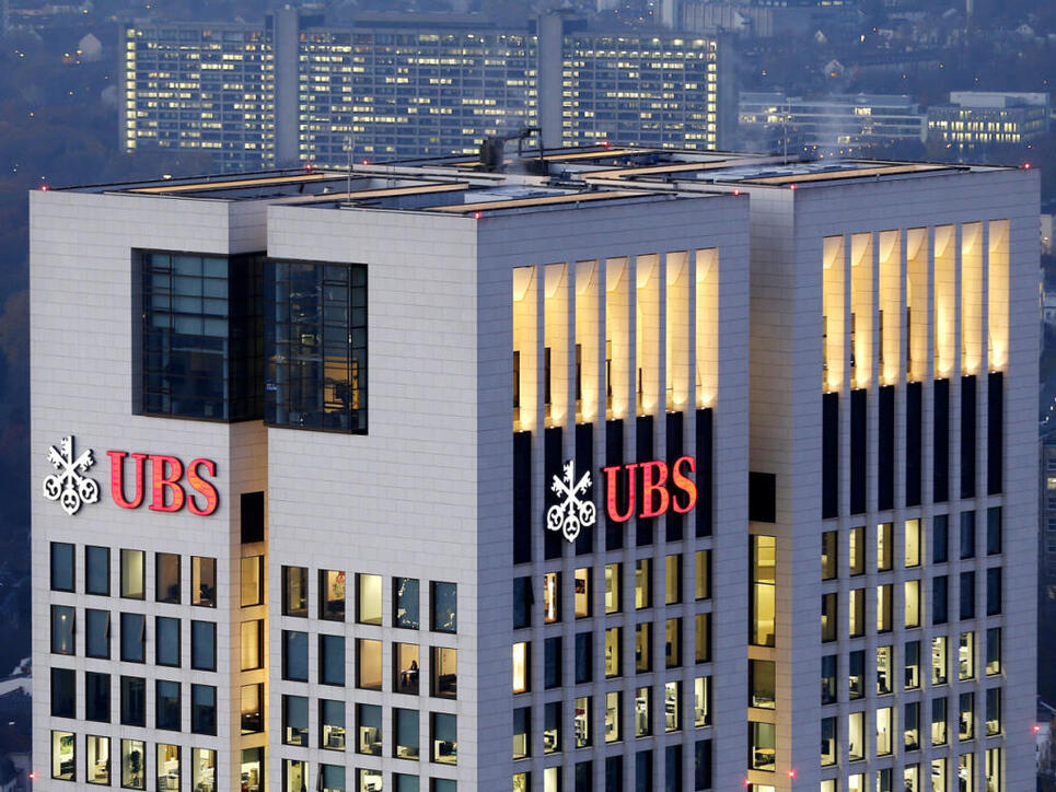 UBS-Niederlassung in Frankfurt: Hier und an zahlreichen anderen deutschen Standorten der Bank haben Steuerfahnder Durchsuchungen durchgeführt. (Archiv)