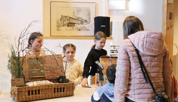 Kleidertausch und Koffermarkt in Gams