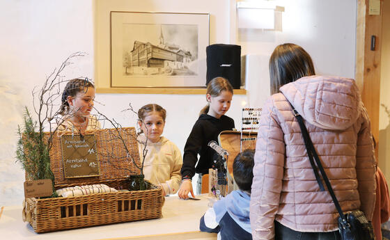 Kleidertausch und Koffermarkt in Gams