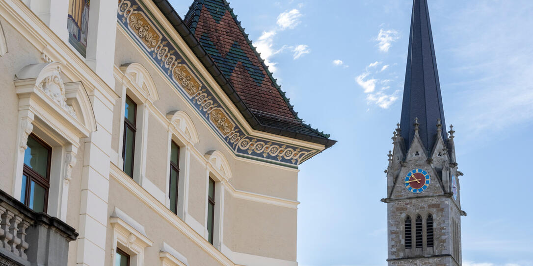 250124 Regierungsgebäude und Kathedrale st. Florin in vaduz