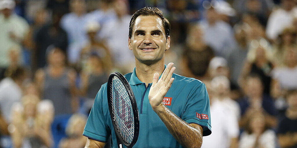Roger Federer bedankt sich nach seinem Sieg beim Publikum in Cincinnati Roger Federer bedankt sich nach seinem Sieg beim Publikum in Cincinnati