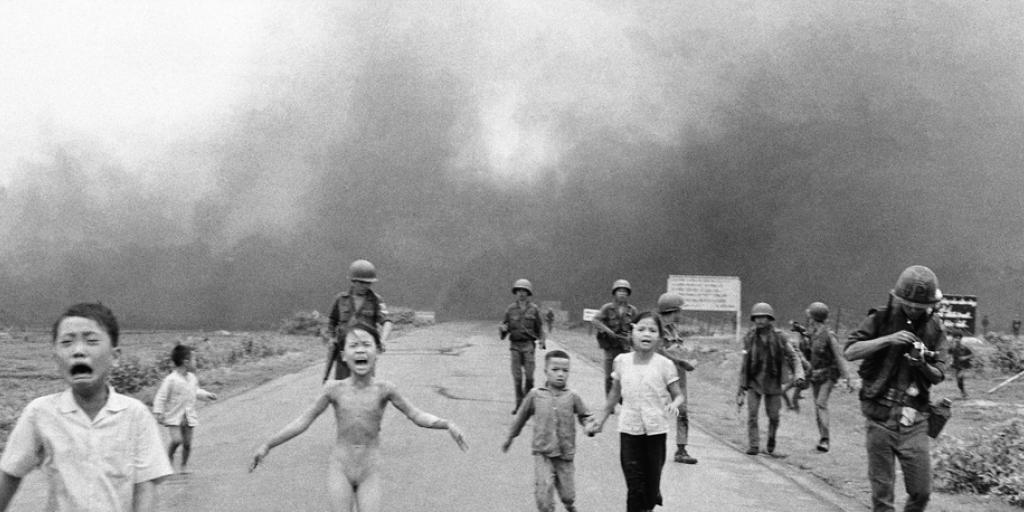 Die neunjährige Kim Phuc ergriff am 8. Juni 1972 nackt und schreiend die Flucht vor einem US-amerikanischen Bombenangriff. (Archiv) Die neunjährige Kim Phuc ergriff am 8. Juni 1972 nackt und schreiend die Flucht vor einem US-amerikanischen Bombenangriff. (Archiv)