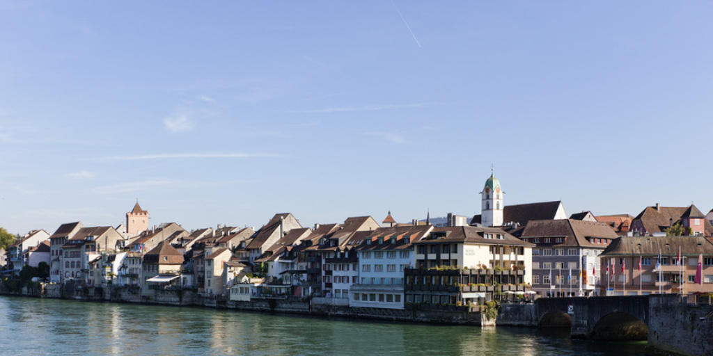 Die Aargauer Kleinstadt Rheinfelden bekommt für ihre langfristige Ortsplanung und die Zusammenarbeit über den Rhein hinweg den Wakkerpreis 2016 (Archivbild). Die Aargauer Kleinstadt Rheinfelden bekommt für ihre langfristige Ortsplanung und die Zusammenarbeit über den Rhein hinweg den Wakkerpreis 2016 (Archivbild).