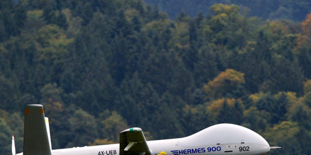 Testflug in der Schweiz: Drohne des Typs Hermes 900 in der Luft (Archiv)