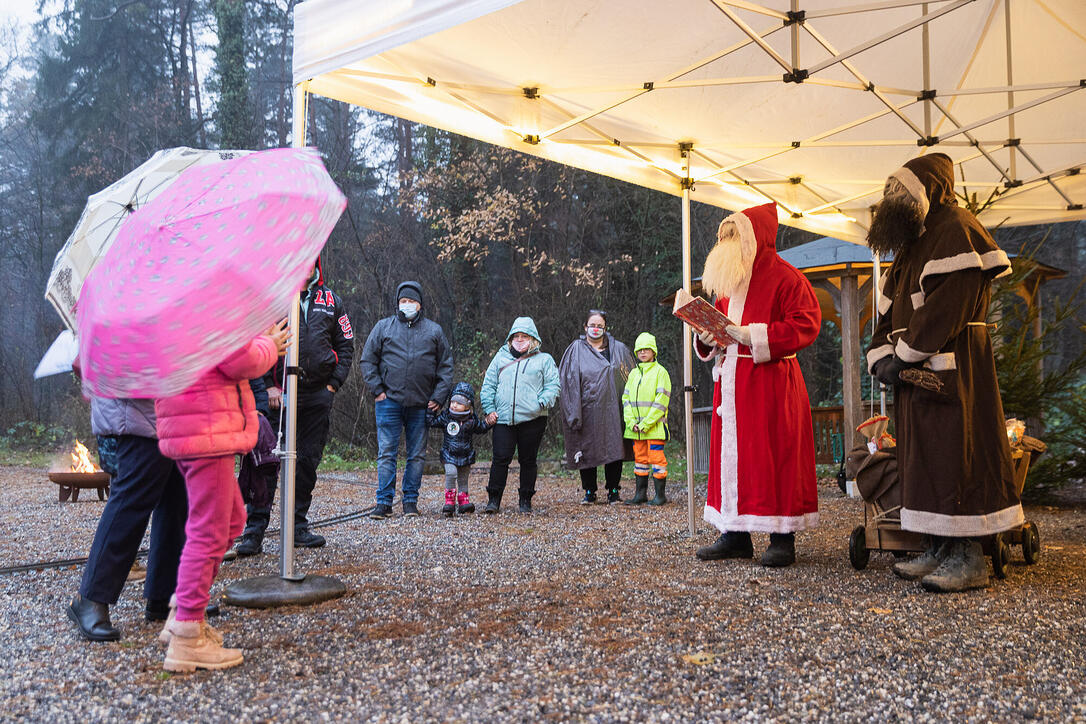 Samichlaus besucht die Heuwiese
