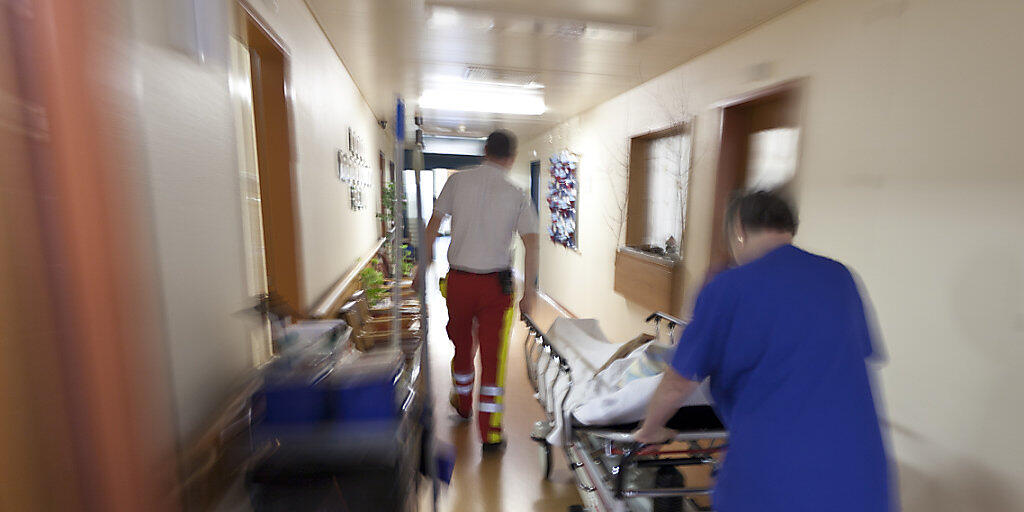 Das Freiburger Pflegepersonal darf streiken, muss aber unverzichtbare Gesundheitsleistungen sicherstellen. (Symbolbild) Das Freiburger Pflegepersonal darf streiken, muss aber unverzichtbare Gesundheitsleistungen sicherstellen. (Symbolbild)